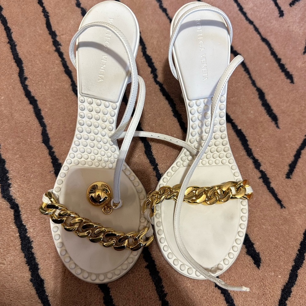 💯 Authentic Bottega Dot Sandal
